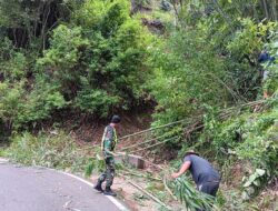 Babinsa Dengan Masyarakat Potong Bambu