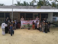 Anak TK An-Najah Tanam Bibit Manggis Bersama Polisi, Dukung Kelestarian Alam