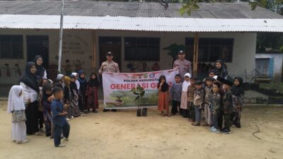 Anak TK An-Najah Tanam Bibit Manggis Bersama Polisi, Dukung Kelestarian Alam