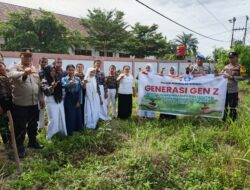 Dukung Program Kapolda, Polsek Kerinci Tebar Bibit Pohon di Pelalawan