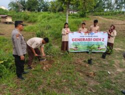 Delapan Bibit Buah Ditanam di SMK Arsya Ganeeta, Polsek Kerinci Gencarkan Penghijauan