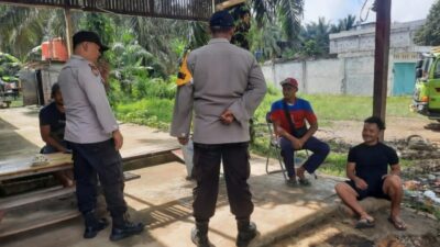 Tingkatkan Keamanan, Polsek Ukui Laksanakan Patroli dan Edukasi Kamtibmas kepada Warga