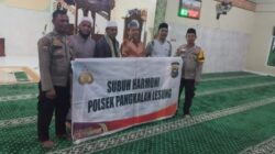Shalat Subuh Bareng Warga, Polsek Pangkalan Lesung Sisipkan Himbauan Kamtibmas