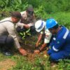 Polsek Ukui dan PT Pertamina EP Lirik Tanam Pohon Buah, Dukung Program Green Policing