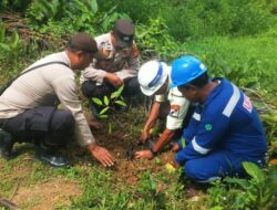 Polsek Ukui dan PT Pertamina EP Lirik Tanam Pohon Buah, Dukung Program Green Policing