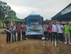 Polsek Pangkalan Lesung Kawal Penyerahan Bantuan PGRI untuk Korban Bencana