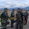 Dandim 0106/Aceh Tengah Menyambut Pangkogabwilhan I Jenderal TNI Kunto Arief Wibowo Di Bandara Rembele