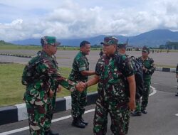 Dandim 0106/Aceh Tengah Menyambut Pangkogabwilhan I Jenderal TNI Kunto Arief Wibowo Di Bandara Rembele