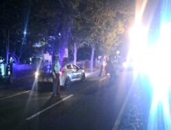 Unit Turjagwali Polres Karangasem Gelar Blue Light Patrol, Himbauan Sopir Truk tidak Parkir Sembarangan 