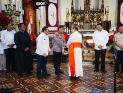 Pastikan Pengamanan dan Pelayanan Misa Malam Natal, Kapolri Tinjau 2 Gereja