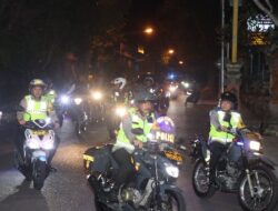 Usai Cek Pengamanan di Gereja, Wakapolres Karangasem Pimpin Patroli Menyusuri Kota Amlapura