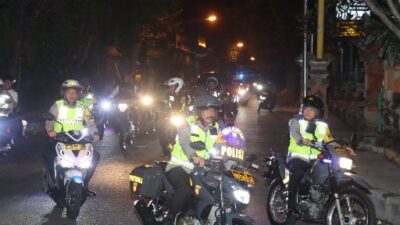 Usai Cek Pengamanan di Gereja, Wakapolres Karangasem Pimpin Patroli Menyusuri Kota Amlapura