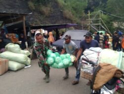 Anggota Koramil 09/Ketol Dampingi Penyaluran Bantuan KKP ke Dua Desa di Aceh Tengah