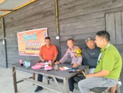 Dalam Jumat Curhat, Polisi Ajak Warga Pangkalan Kerinci Barat Aktifkan Kembali Siskamling