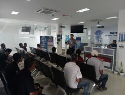 Tingkatkan Pelayanan SIM, Satlantas Polres Karangasem Edukasi Pemohon SIM untuk Cegah Laka Lantas