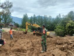 Koramil 04/Bintang Amankan Pembersihan Longsor di Jalan Lintas Takengon–Bintang