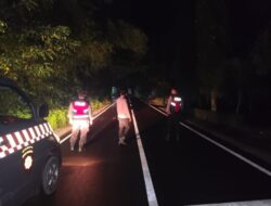 Tingkatkan Keamanan Wilayah Hukumnya, Personel Polsek Selat Rutin Gelar Blue Light Patrol 