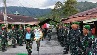 Turut Berbelasungkawa, Dandim 0106/Aceh Tengah Pimpin Upacara Pemakaman Anggota Secara Militer