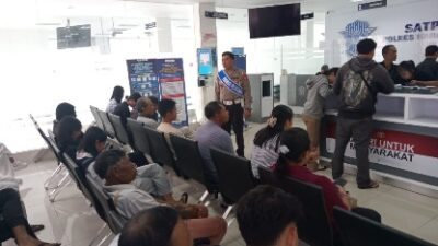 Pentingnya Memahami Peraturan Lalu Lintas, Satlantas Polres Karangasem Edukasi kepada Pemohon SIM Baru 