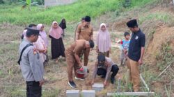 Bedah Rumah Bagi Warga Tidak Layak Huni, Kapolsek Pangkalan Lesung Turun Langsung