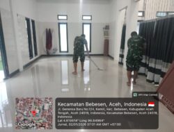 Anggota Diskam Kodim 0106/Aceh Tengah Bersihkan Menasah Kodim