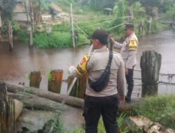 Polsek Pangkalan Kuras Gelar Patroli Bantaran Sungai untuk Antisipasi Banjir