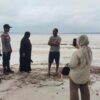 Polsek Teluk Meranti Lakukan Patroli Pantai Ogis, Awasi Keselamatan Wisata Ombak Bono