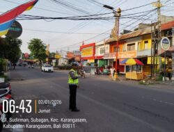Rutinitas Personel Sat Lantas Polres Karangasem Lakukan Gatur Pagi,  di Simpang Tiga BTN Taman Asri Karangasem