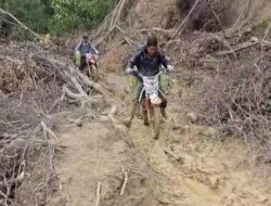 Aksi Heroik Tiga Personel Polres Aceh Terobos Medan Ekstrem, Demi Salurkan Bantuan Logistik