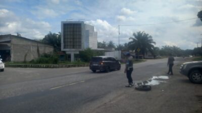 Polisi Pangkalan Lesung Kendalikan Lalu Lintas Usai Libur Akhir Tahun