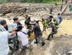 Gotong Royong di Tengah Arus Sungai, Jembatan Darurat Desa Burlah Jadi Harapan Warga Ketol