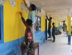 Percantik SD Negeri 9 Takengon Anggota TNI Cat Ulang Bangunan Sekolah