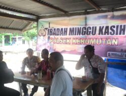 Polisi Hadiri Ibadah Minggu, Polsek Kerumutan Jaga Keamanan Jemaat