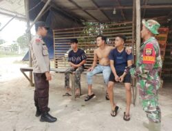 Polisi Perkuat Sinergi dengan TNI Lewat Silaturahmi di Desa Segati