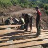 Satgas Gulbencal TNI Bangun Jembatan Darurat Pasca Banjir dan Longsor di Desa Burlah