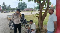 Bhabinkamtibmas Desa Terbangiang dan Tambun Sambang Warga, Ajak Masyarakat Bijak Gunakan Medsos