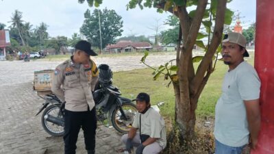 Bhabinkamtibmas Desa Terbangiang dan Tambun Sambang Warga, Ajak Masyarakat Bijak Gunakan Medsos