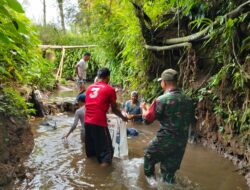 Babinsa Bentuk Kelompok Budidaya Ikan Air Deras, Panen Kelima Karper di Desa Babahan Raup Hasil Jutaan Rupiah