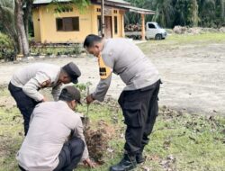 Dukung Program Kapolda Riau, Polsek Ukui Lakukan Aksi Penghijauan di Mapolsek