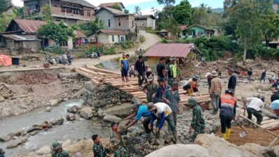 Pembuatan Jembatan Swadaya di Desa Pilar Capai 80 Persen