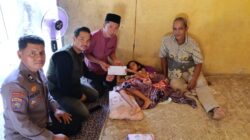 Bhabinkamtibmas Polsek Bunut Laksanakan DDS dan Serahkan Bantuan kepada Warga Sakit
