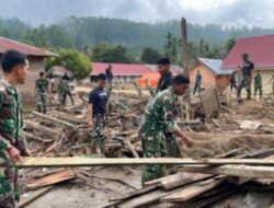 Hari Ke 4,Yonif TP 856/SBS,Dan Personil Koramil 05/Linge,Bersihkan Material Banjir Di PantanNangka.