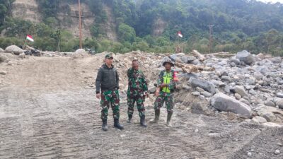 Dandim 0106/Aceh Tengah Tinjau Pembangunan Jembatan Sementara di Desa Bergang