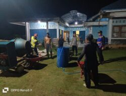 Polisi dan Warga Kompak Bangun Bahu Jalan di Beringin Makmur