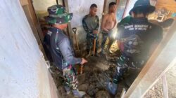 TNI Bersihkan SMPN 26 Takengon Pascabanjir Bandang di Aceh Tengah