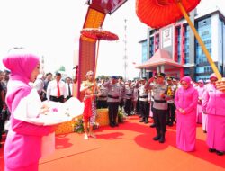 Kapolda Sumsel Pimpin Langsung Pelepasan Irjen Pol Andi Rian R Djajadi dalam Tradisi Penuh Makna