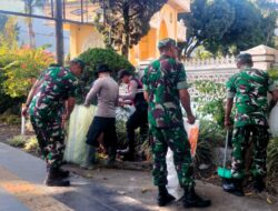 Sinergitas TNI–Polri di Aceh Tengah Gotong Royong Bersama Bersihkan Fasilitas Umum dan Tempat Ibadah