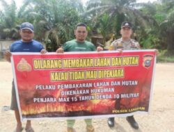 Polisi Sosialisasikan Larangan Membakar Hutan dan Lahan di Desa Segati Pelalawan