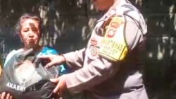 Polsek Selat Gelar Minggu Kasih, Serahkan Bantuan Sembako kepada Warga Banjar Dinas Sebudi Desa Sebudi, Kec. Selat