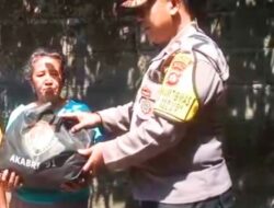 Polsek Selat Gelar Minggu Kasih, Serahkan Bantuan Sembako kepada Warga Banjar Dinas Sebudi Desa Sebudi, Kec. Selat